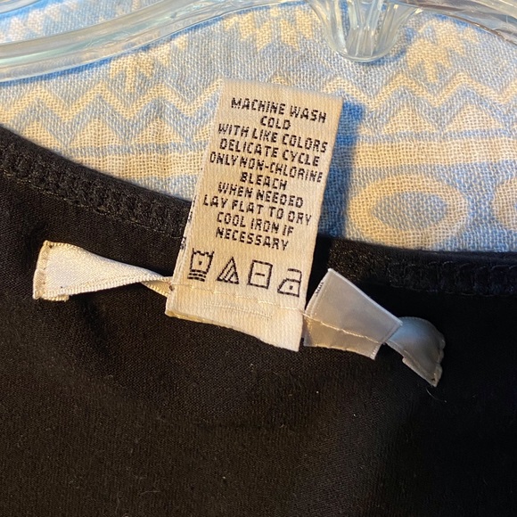 Studio M Fitted Tunic with Geometric/Greek Styling - Picture 9 of 11